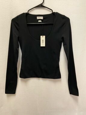 Aritzia Black Scoop-Neck Long Sleeve Tee